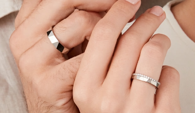 Wedding rings rich in facets | acredo